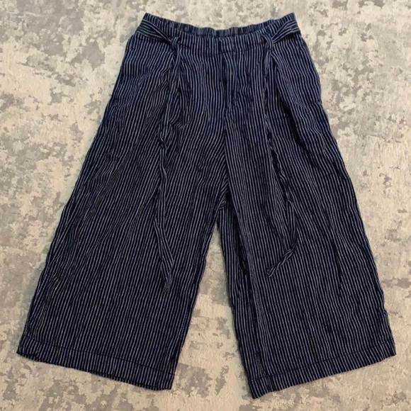Gap wide leg capris size small - Picture 1 of 2